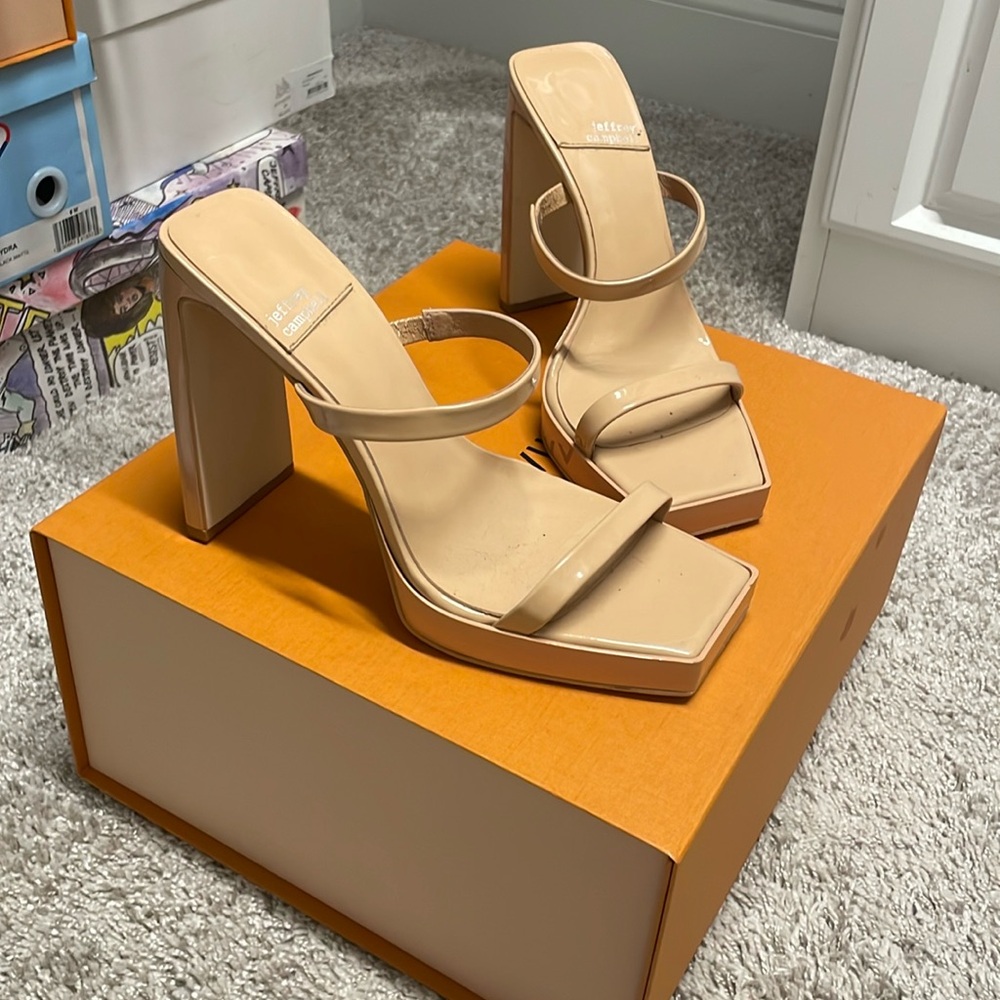 GUC JEFFREY CAMPBELL HEELS SIZE 8
